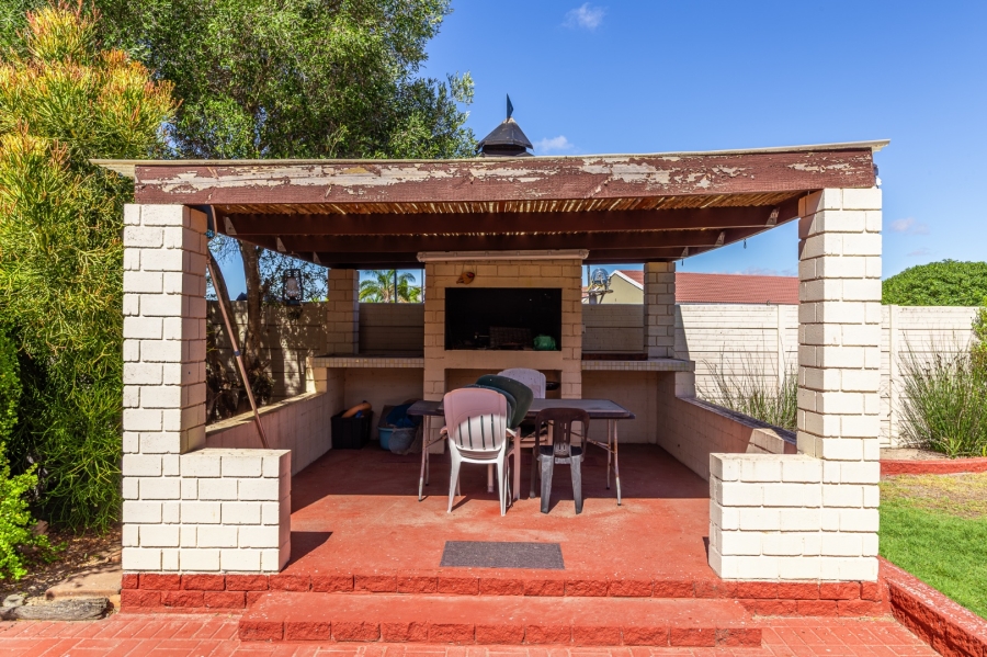 4 Bedroom Property for Sale in Port Owen Western Cape